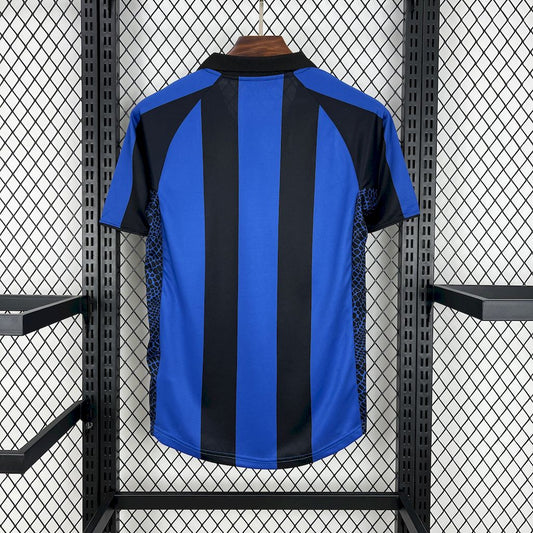 Camisa retrô da Inter de Milão 2001/02