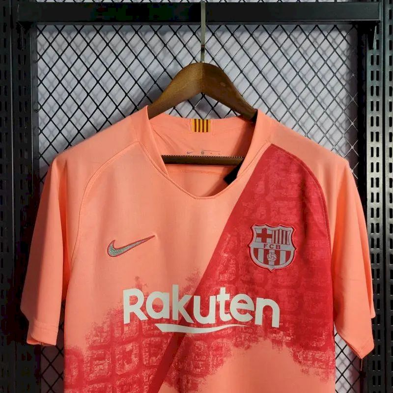 Terceira camisa retrô do Barcelona 2018/19