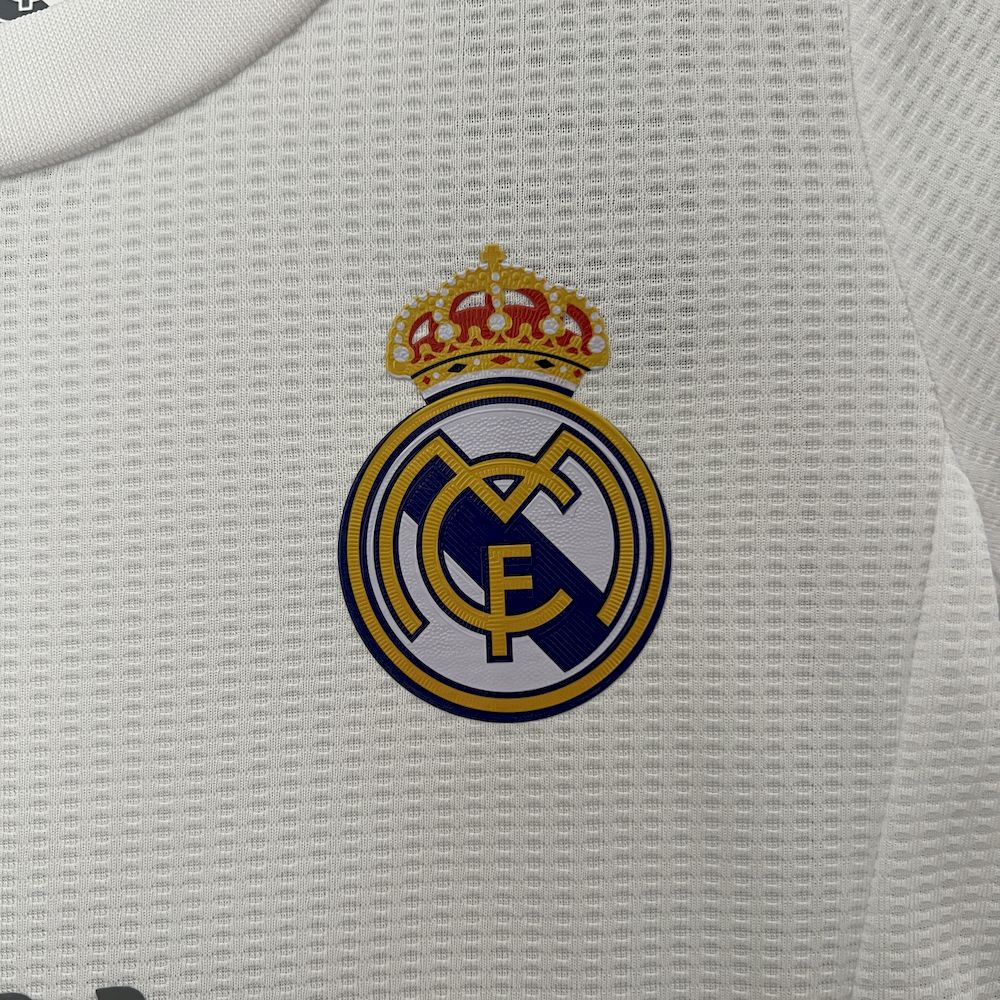 Camisa e shorts retrô infantil do Real Madrid 2015/16