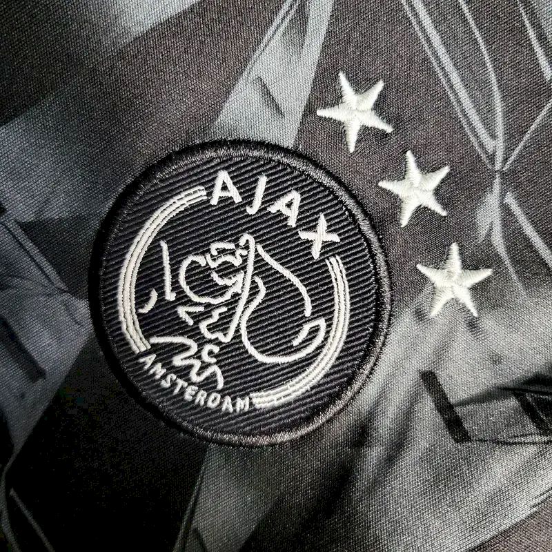 Terceiro uniforme infantil do Ajax 2023/24