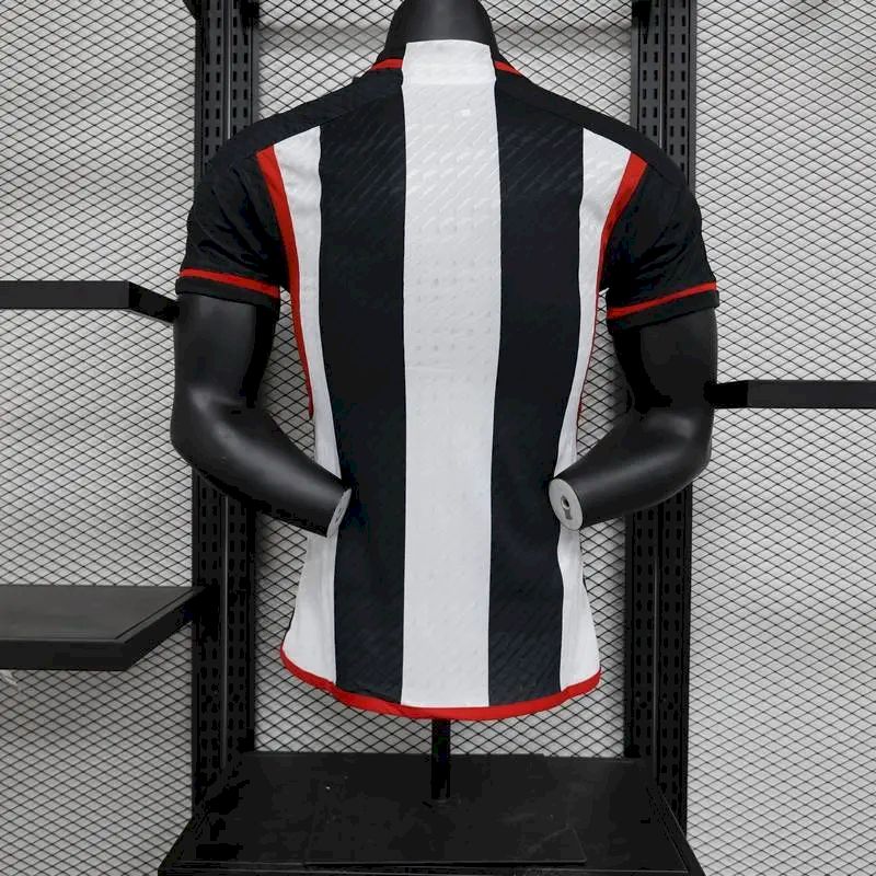 Camisa de treino pré-jogo do Manchester United 2023/24, versão jogador