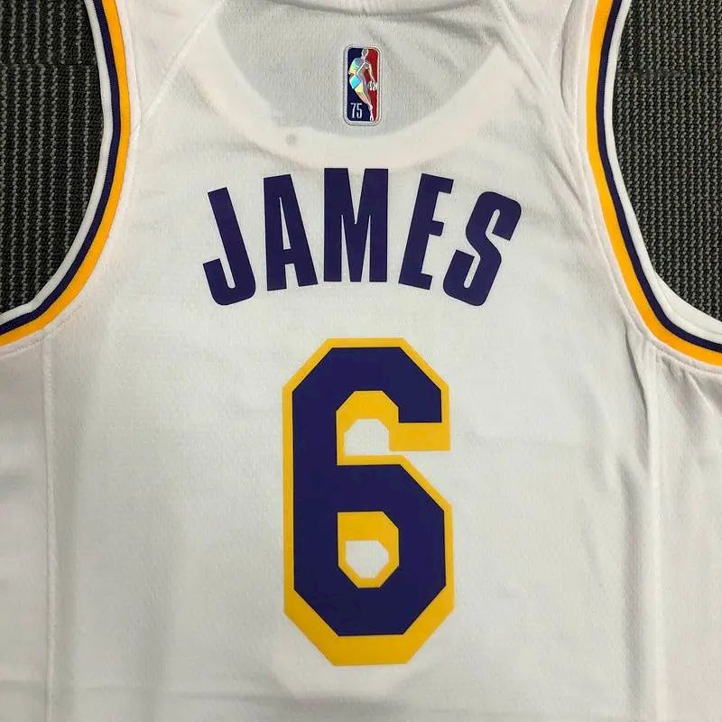 Camisa masculina LeBron James White Team – Edição de 75º aniversário