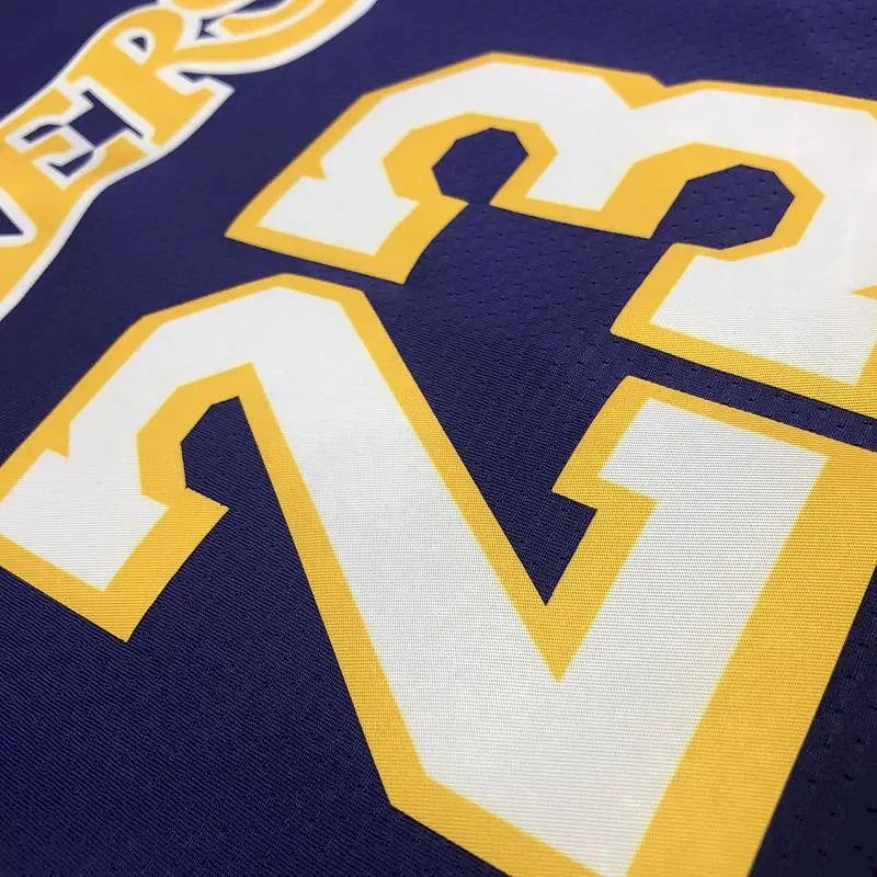 Camisa LeBron James Masculina Roxa Versão Jogador – Edição Clássica Retrô