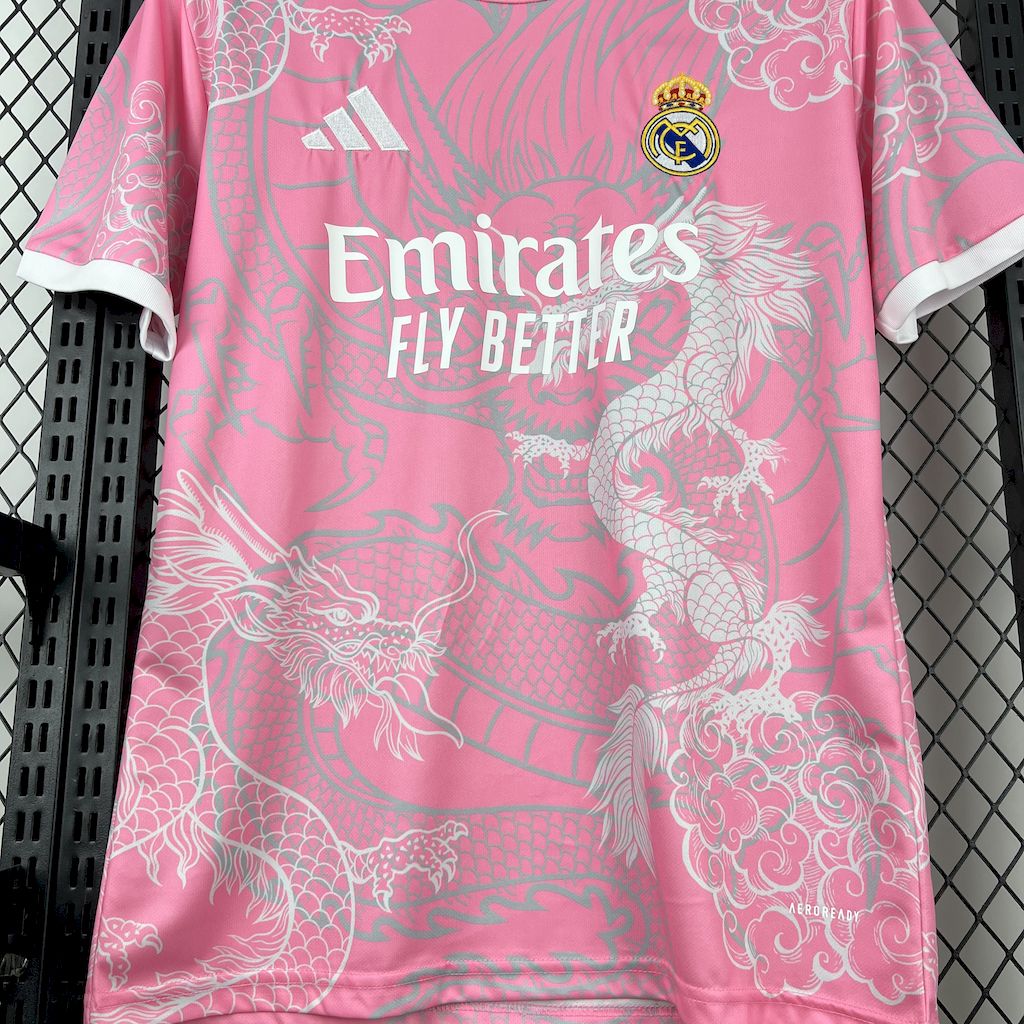 Maillot édition spéciale Dragon rose du Real Madrid 2025/26