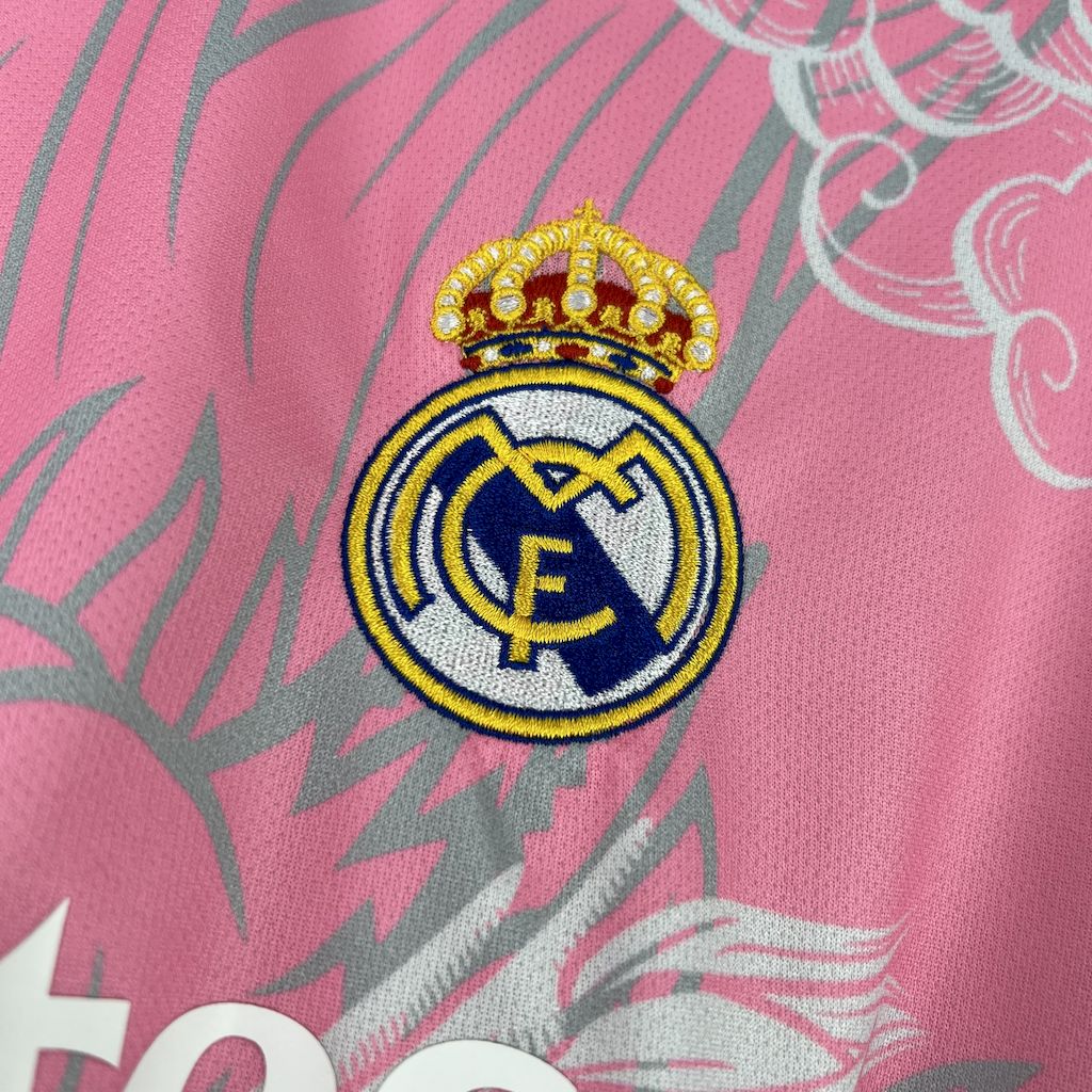 Maillot édition spéciale Dragon rose du Real Madrid 2025/26