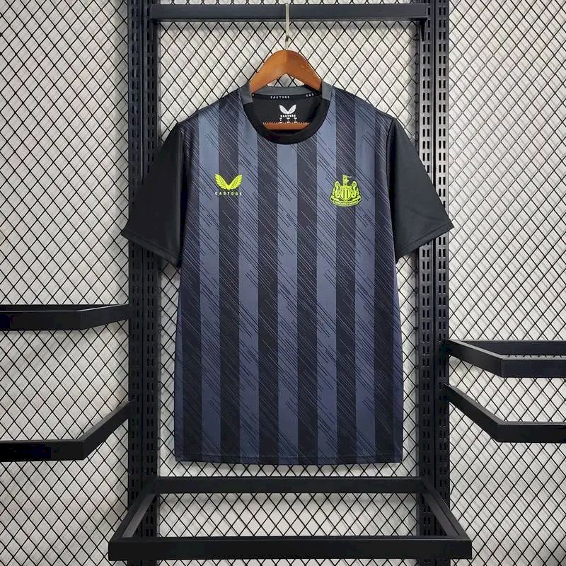 Camisa de treino pré-jogo do Newcastle United 2023/24