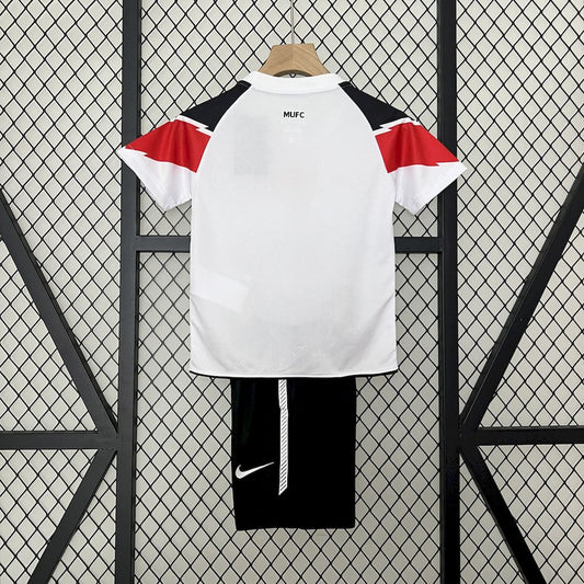 Camisa e shorts retrô infantil Manchester United 2010/11