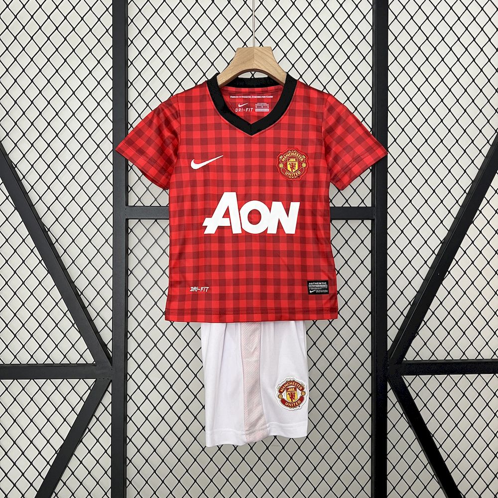 Camisa e shorts retrô infantil Manchester United 2012/13