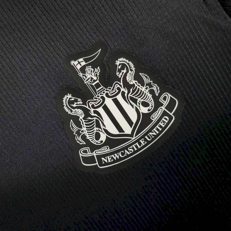 Camisa de treino pré-jogo do Newcastle United 2023/24