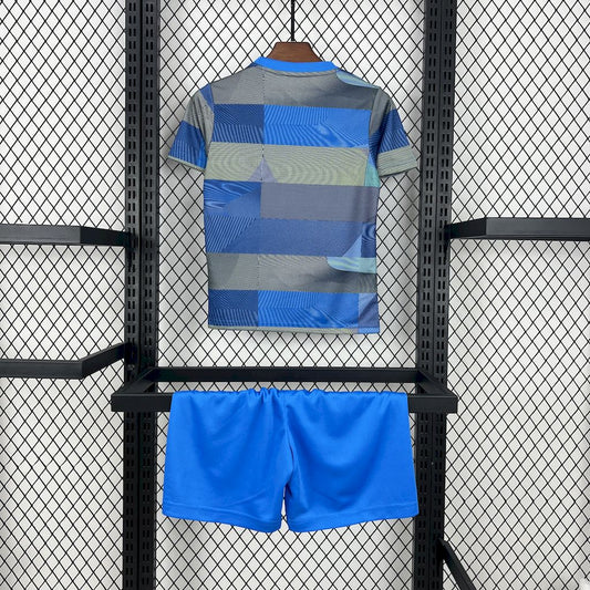 Kit infantil de treino pré-jogo do Real Madrid 2025/26