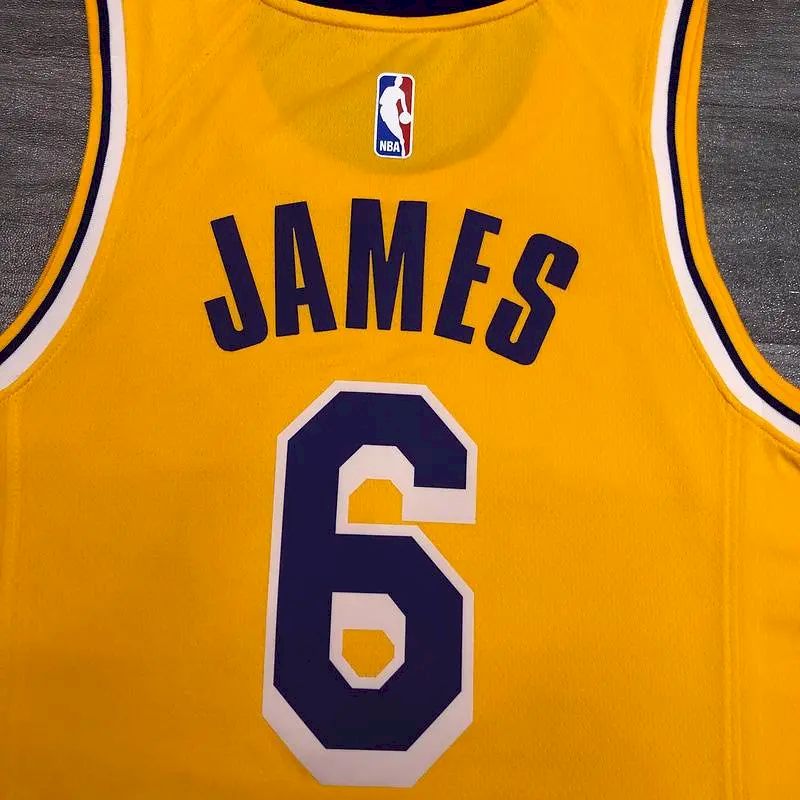 Camisa LeBron James Masculina 2020-21 Amarela Versão Jogador – Edição Clássica Retrô