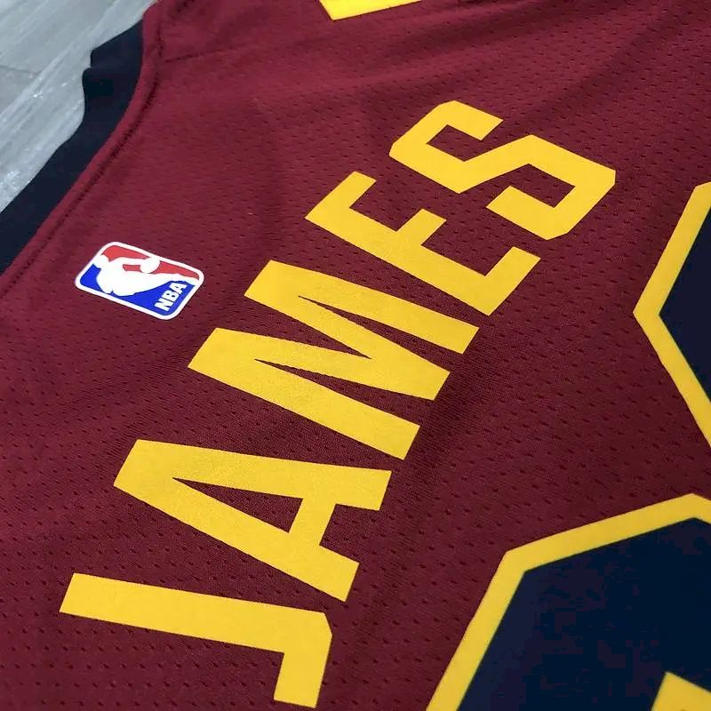 Camisa LeBron James Maroon Swingman Player Version Masculina – Edição Ícone