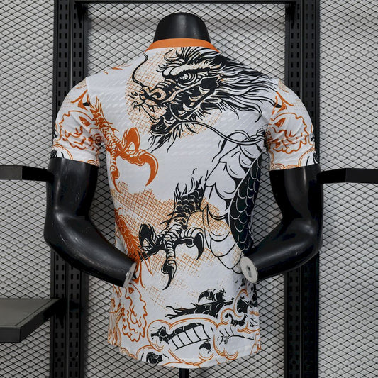 Camisa Real Madrid 2025/26 Preto e Branco Versão Dragão Versão Jogador