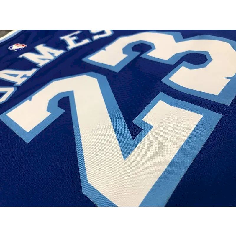 Camisa LeBron James Masculina Azul Versão Jogador – Edição Clássica Retro Conjunta