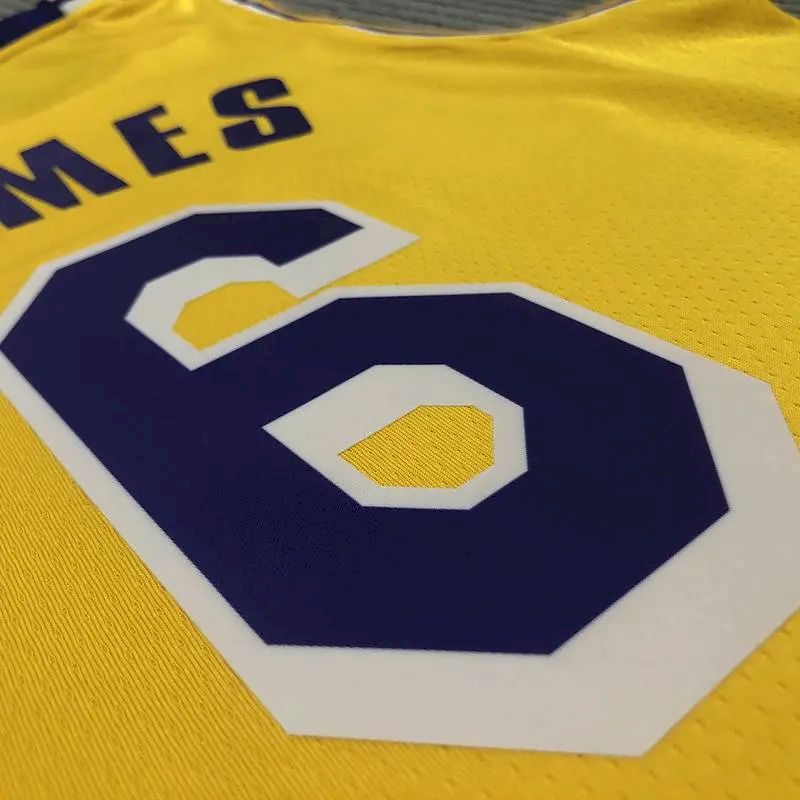 Camisa amarela masculina do LeBron James – Edição de 75º aniversário