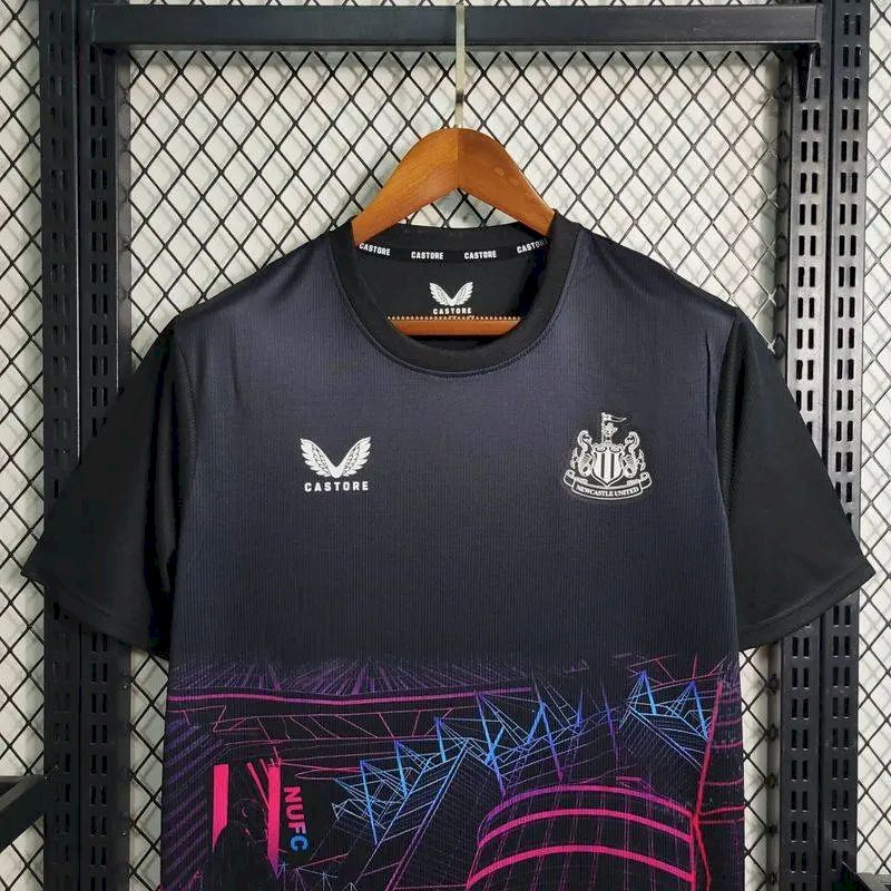 Camisa de treino pré-jogo do Newcastle United 2023/24