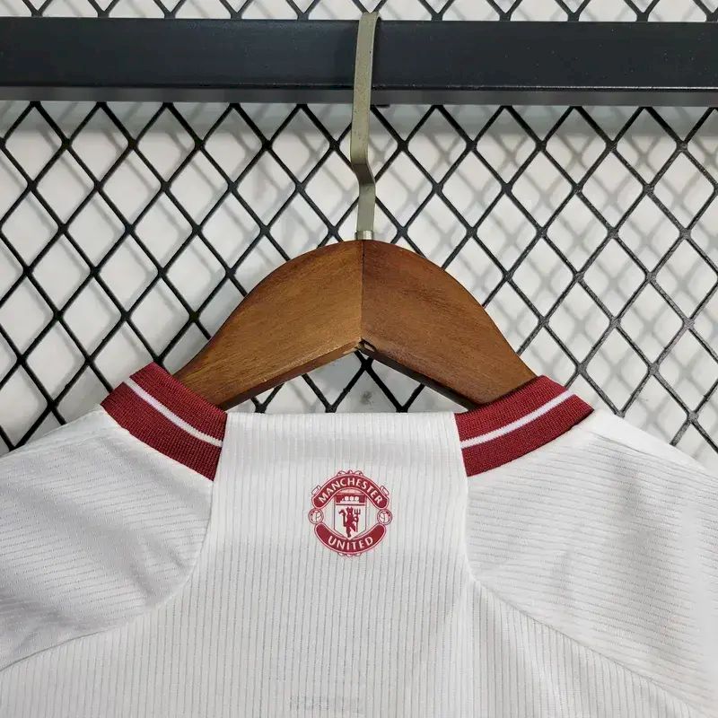 Terceiro uniforme infantil do Manchester United 2023/24