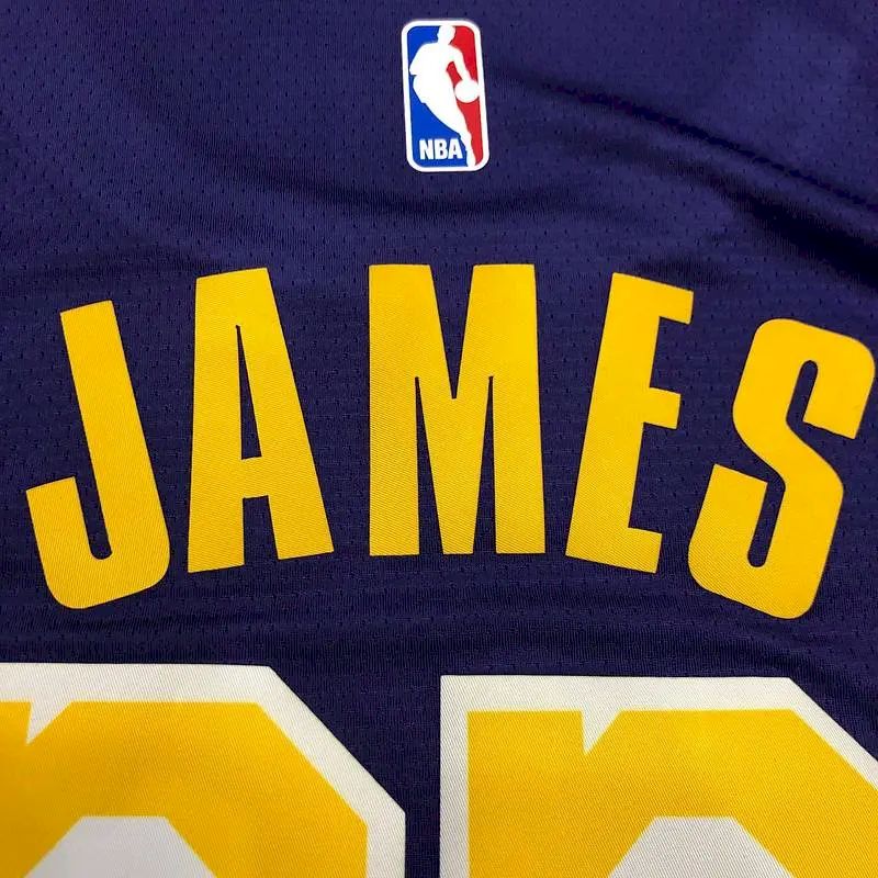 Camisa LeBron James Masculina Roxa Versão Jogador – Edição Clássica Retrô