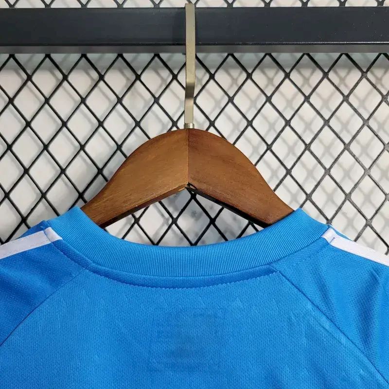 Kit de goleiro infantil azul do Real Madrid 2023/24