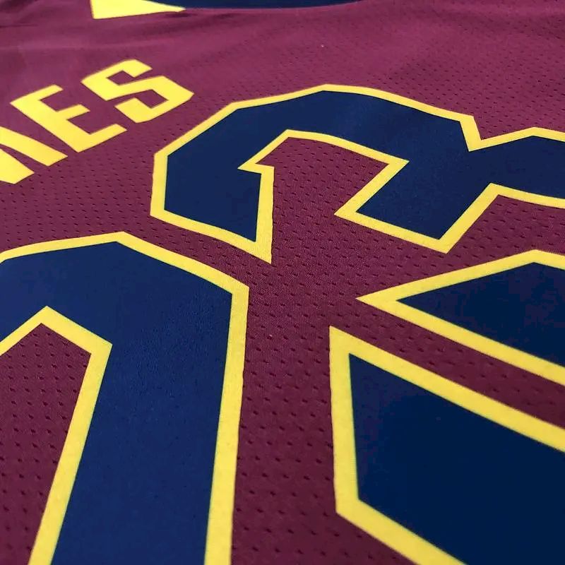 Camisa LeBron James Maroon Swingman Player Version Masculina – Edição Ícone