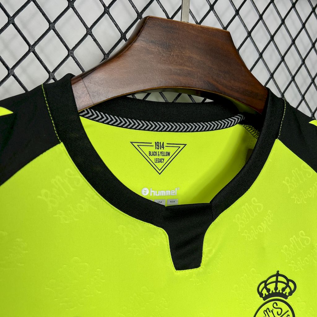 Camisa reserva do Real Betis 2024/25 com patrocinadores e patch