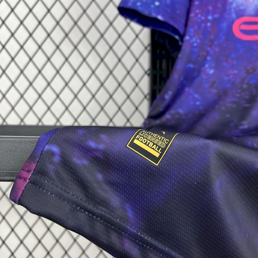 Camisa Manchester City 2025/26 versão roxa do conceito