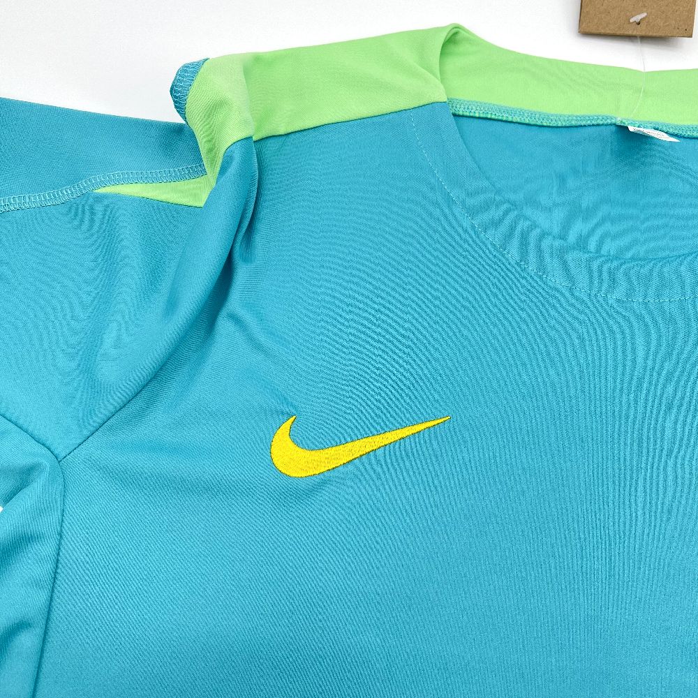 Camisa de treino pré-jogo do Brasil 2024