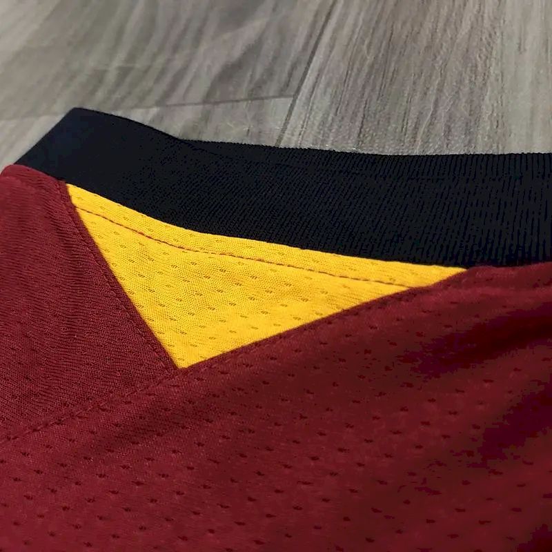 Camisa Masculina Kyrie Irving Maroon Swingman Versão Jogador – Edição Ícone