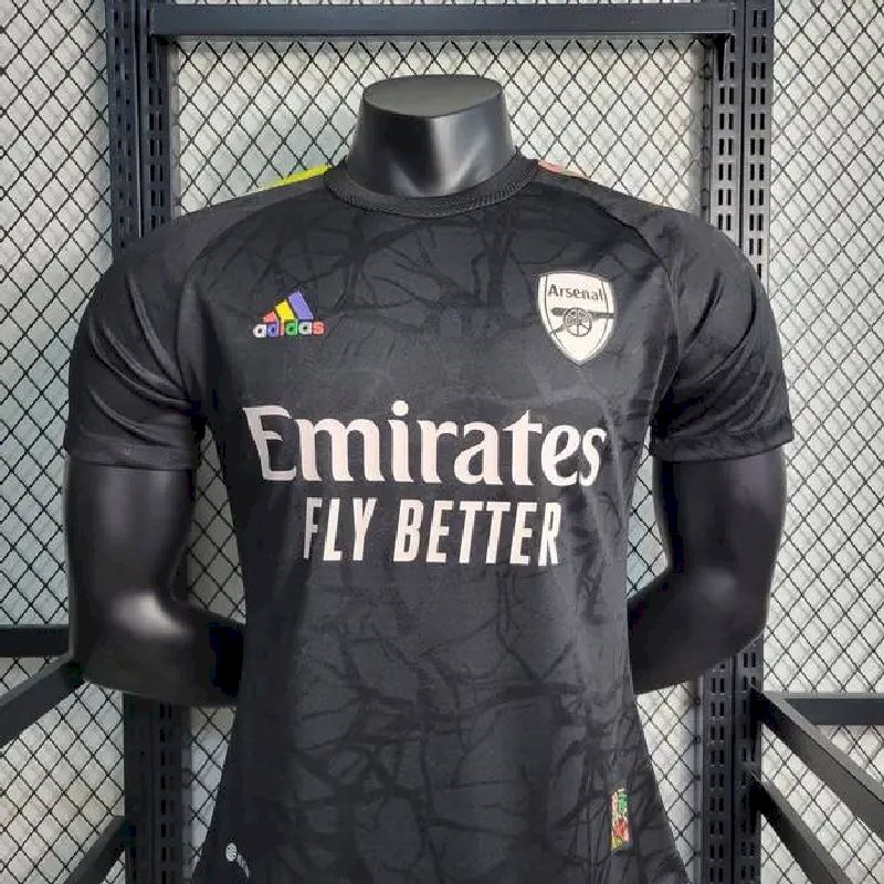 Camisa Arsenal 2023/24 com a marca compartilhada, versão jogadora