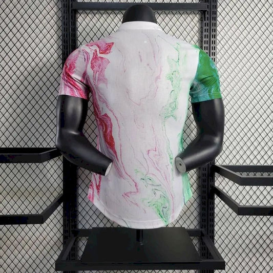 Camisa de treino pré-jogo da Itália 2023/24, versão jogadora