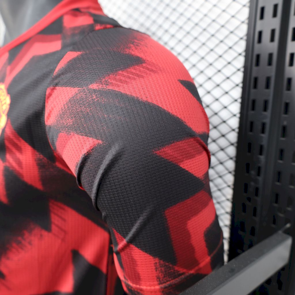 Manchester United 2025/26 Pre-match training red and black Jersey Player Version