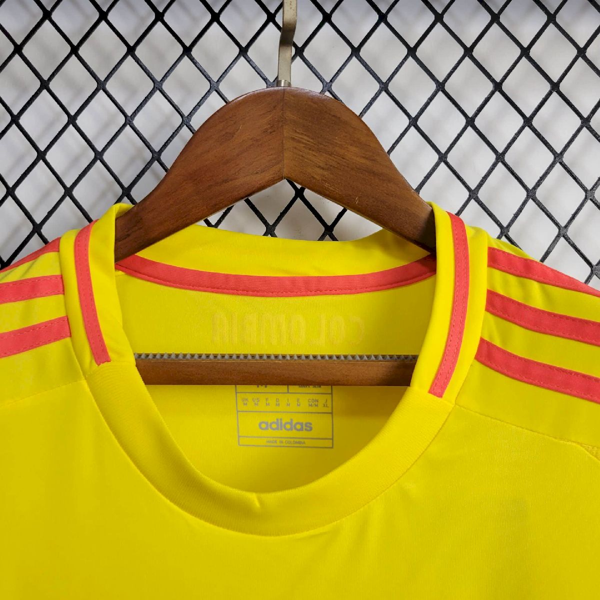 Camisa feminina da seleção da Colômbia 2024/25
