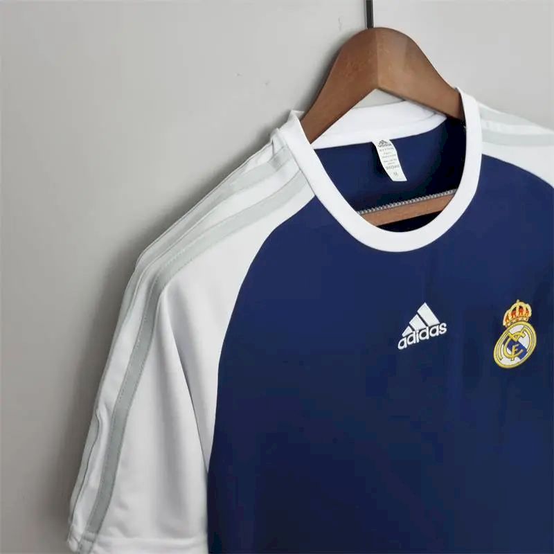Camisa de treino pré-jogo do Real Madrid 2022/23