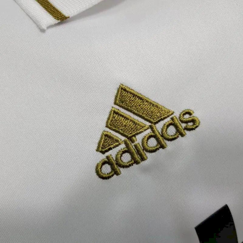 Camisa e shorts retrô infantil do Real Madrid 2011/12