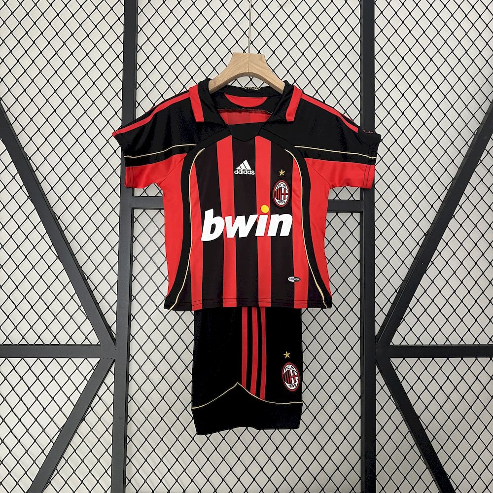 Camisa e shorts retrô infantil do AC Milan 2006/07
