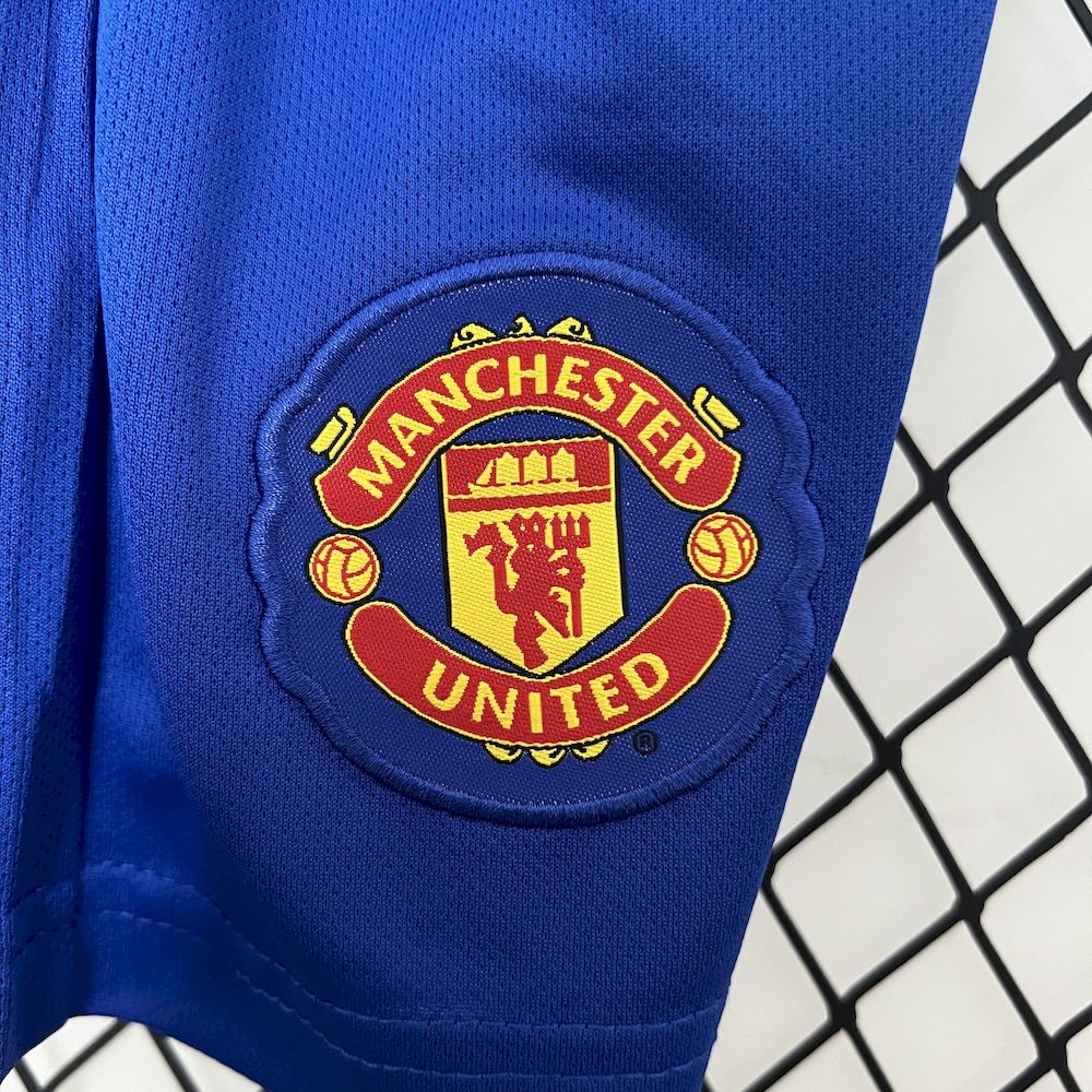 Camisa e shorts retrô infantil do Manchester United 2008/09