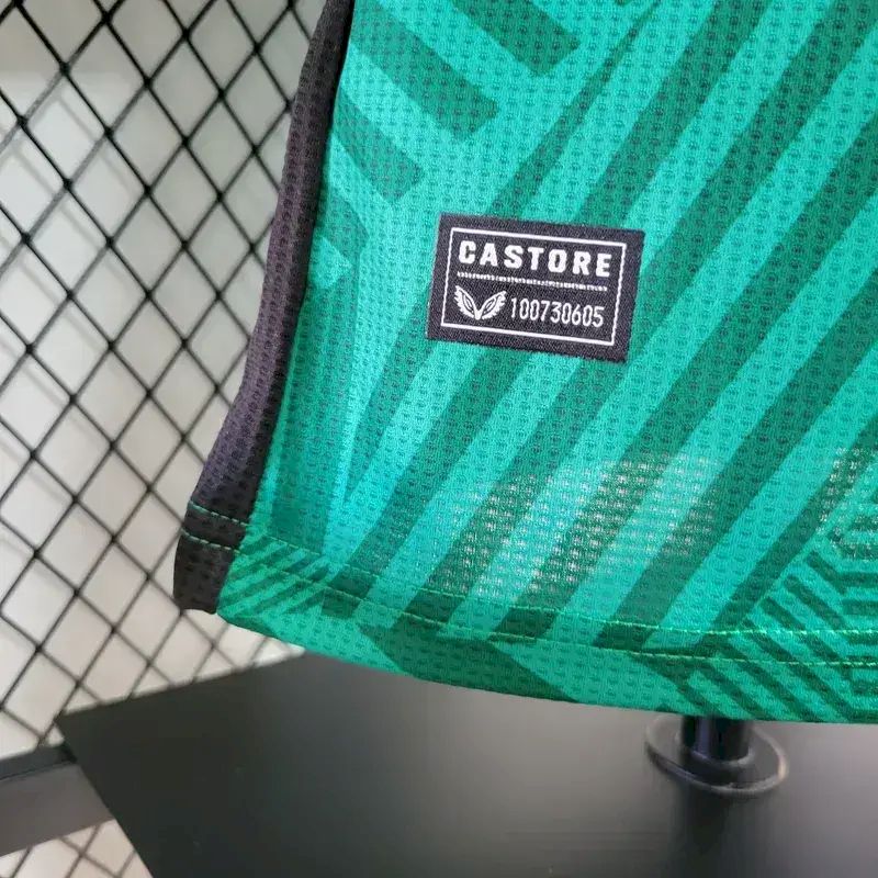 Camisa reserva do Newcastle United 2023/24, versão do jogador