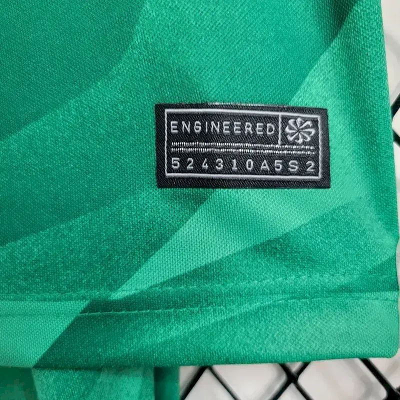 Kit de goleiro infantil verde do Barcelona 2023/24