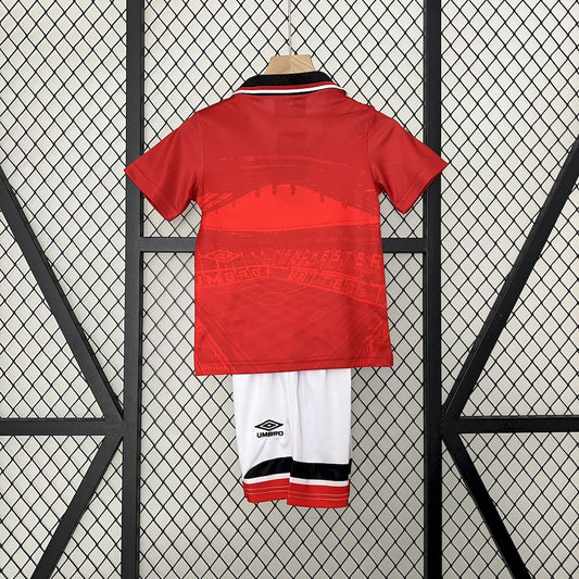 Camisa e shorts retrô infantil Manchester United 1994/96