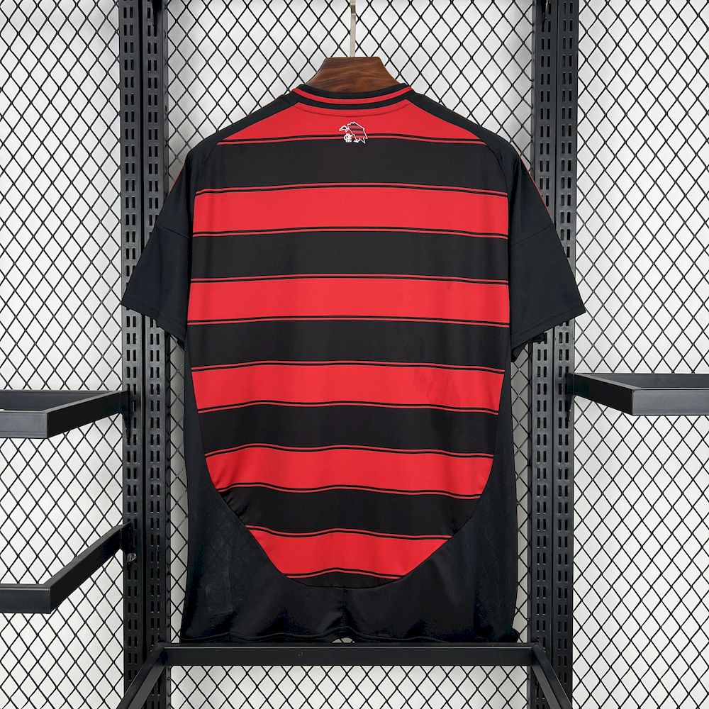 Camisa titular do Flamengo 2025/26