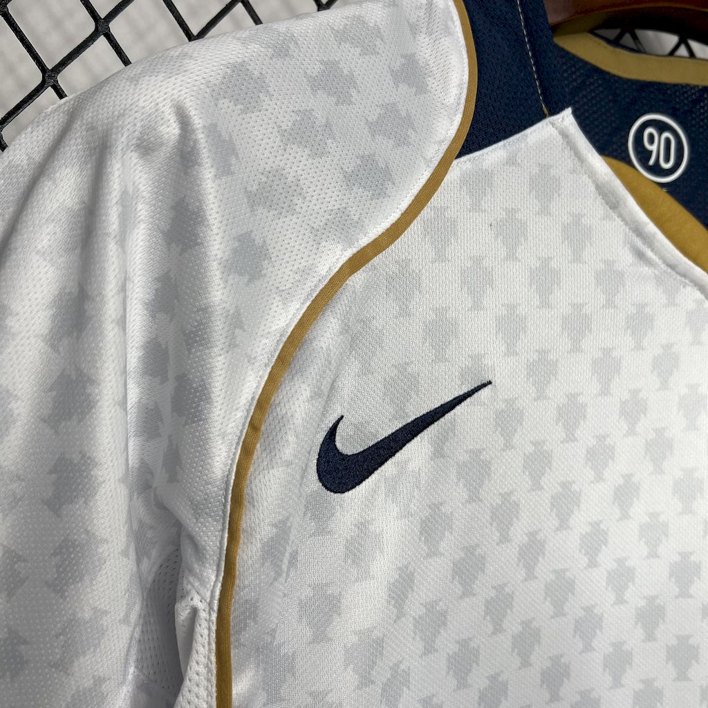 Camisa retrô de Portugal 2004
