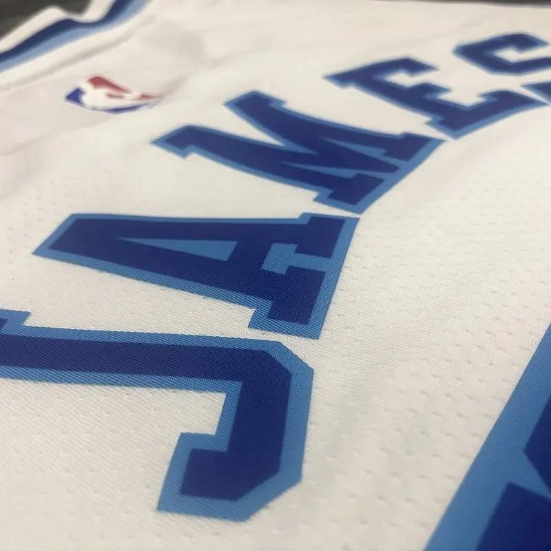 Camisa LeBron James Masculina Branca Versão Jogador – Edição Clássica Retro Conjunta