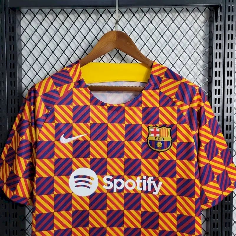 Camisa de treino pré-jogo do Barcelona 2023/24