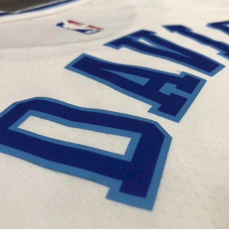 Camisa Anthony Davis Masculina Branca Versão Jogador – Edição Clássica Retro Conjunta