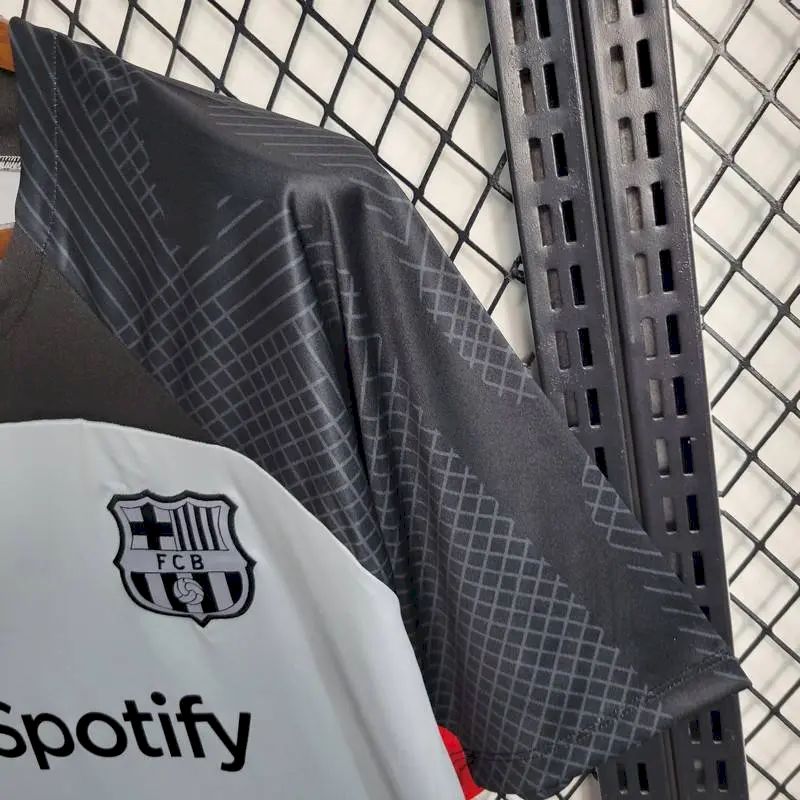 Camisa de treino pré-jogo do Barcelona 2023/24