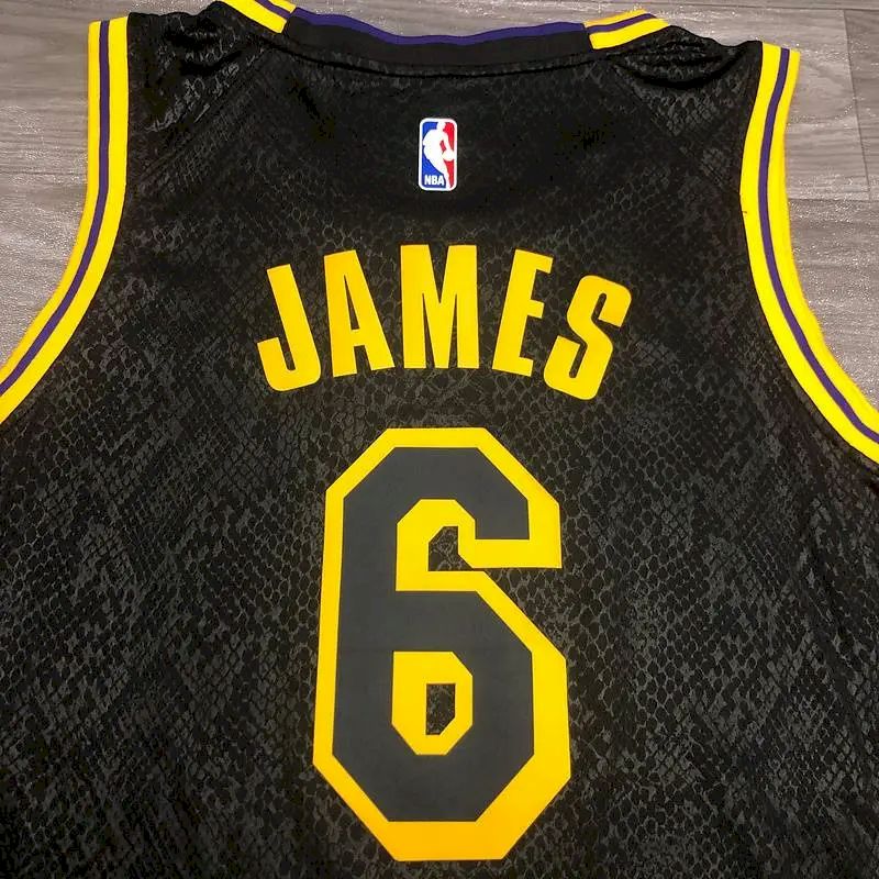 Camisa LeBron James Black Mamba versão masculina de jogador