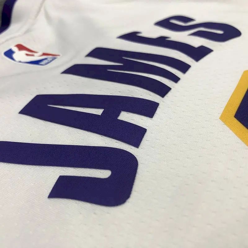 Camisa LeBron James Masculina 2020-21 Branca Versão Jogador – Edição Clássica Retrô