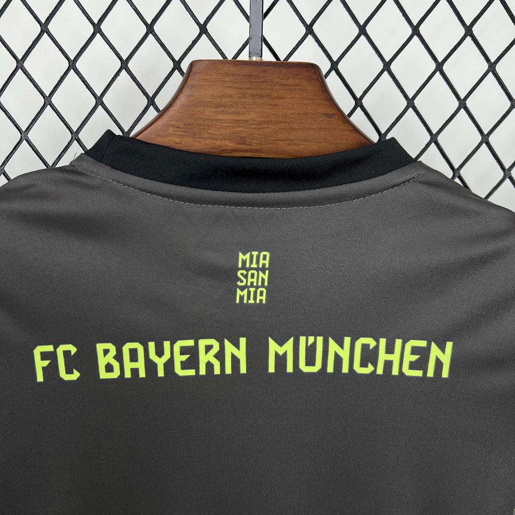 Bayern Munich 2025/26 Blackn Goalkeeper Kids Kit