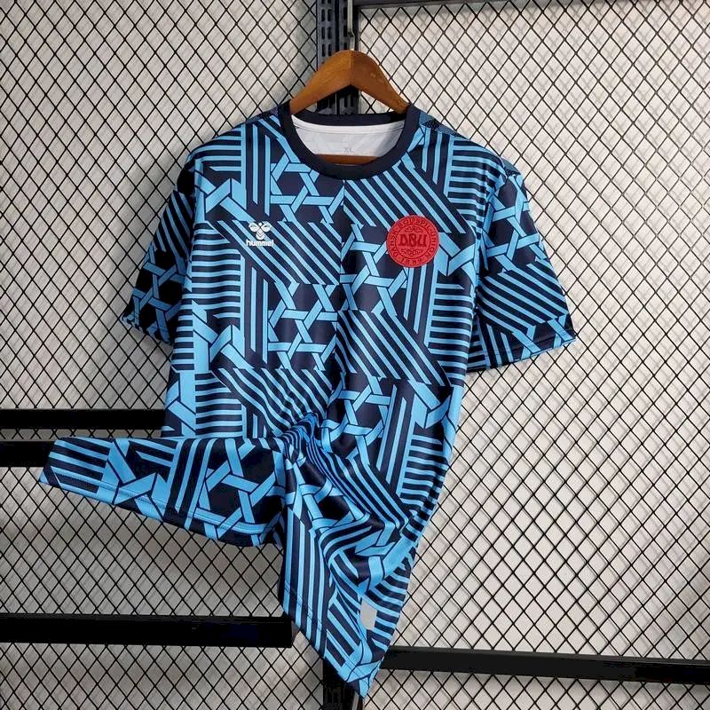 Camisa de treino pré-jogo da Dinamarca 2023/24