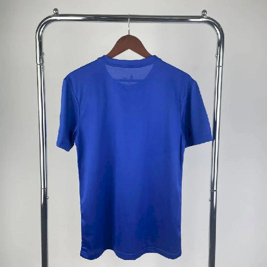 Camiseta azul masculina do time